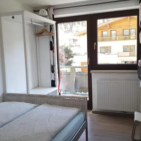 Hermann Arnold Apartment *